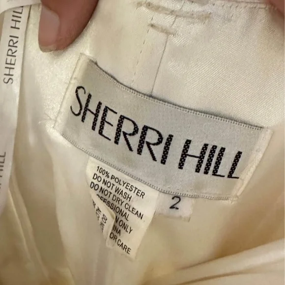 Sherri Hill Cream Satin Gown Size 2 - Picture 4 of 5